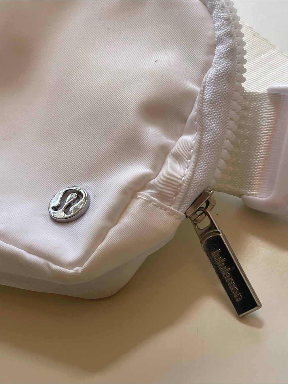 Lululemon Everywhere Belt Bag 1L White Crossbody Waist Pack Unisex - Picture 5 of 5